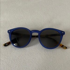 Muse San Marino Kids Color blue tortoise. Size 44 19 135 for 6 to 10 years old .